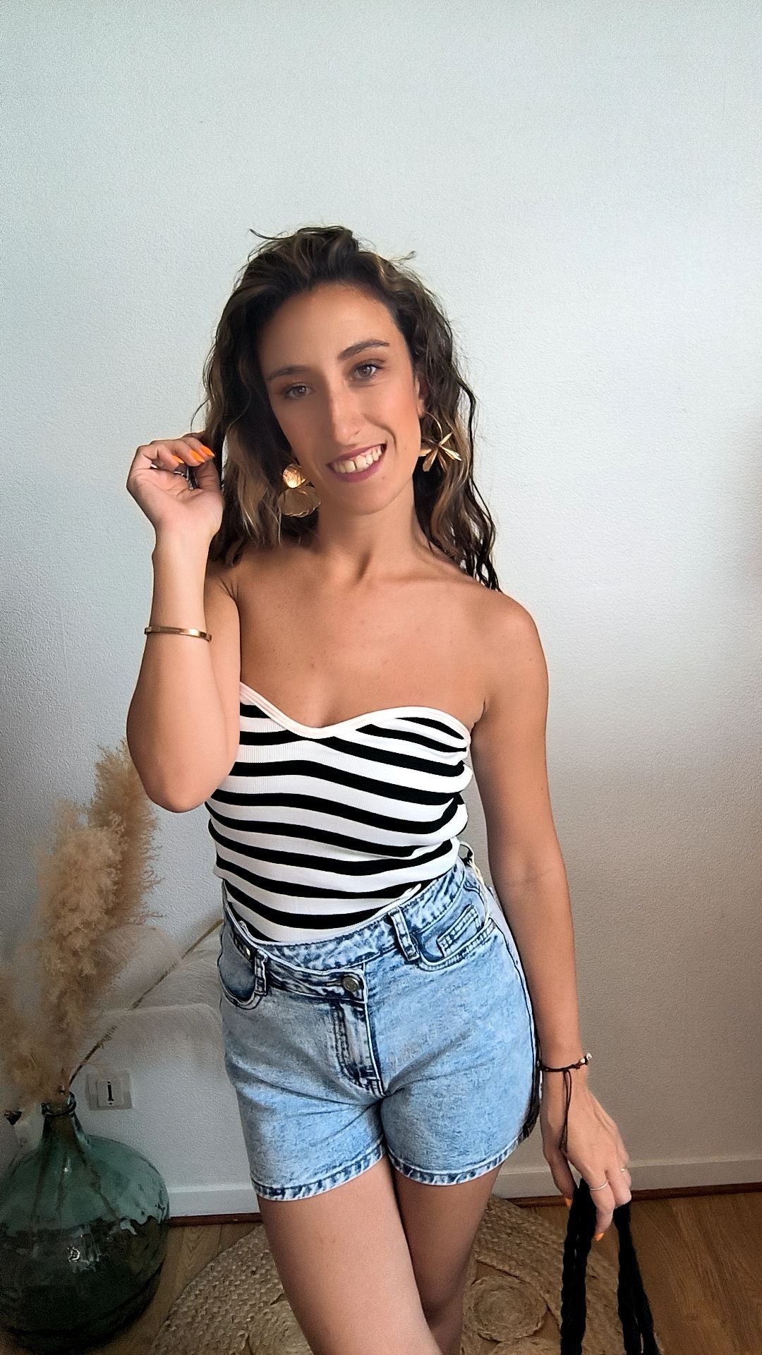  𝙱𝚞𝚜𝚝𝚒𝚎𝚛 à 𝚛𝚊𝚢𝚞𝚛𝚎𝚜 𝙽𝚊𝚒̈𝚊 – 𝙽𝚘𝚒𝚛 & 𝚋𝚕𝚊𝚗𝚌
